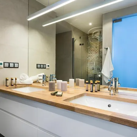 Privilege Suites Aparthotel 4*